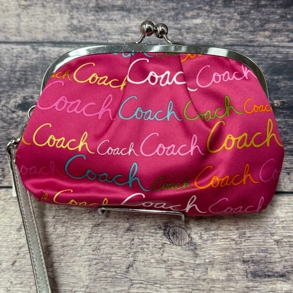 COACH Chelsea Script Framed Large Wristlet 43517 - Picture 5 of 13